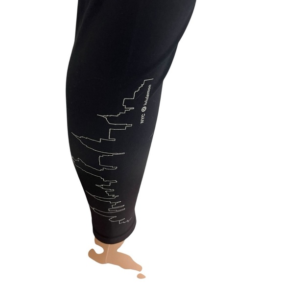 Lululemon Wunder Under Hi-Rise Tight Full-On Luxtreme 28" Black NYC Skyline - Picture 5 of 8